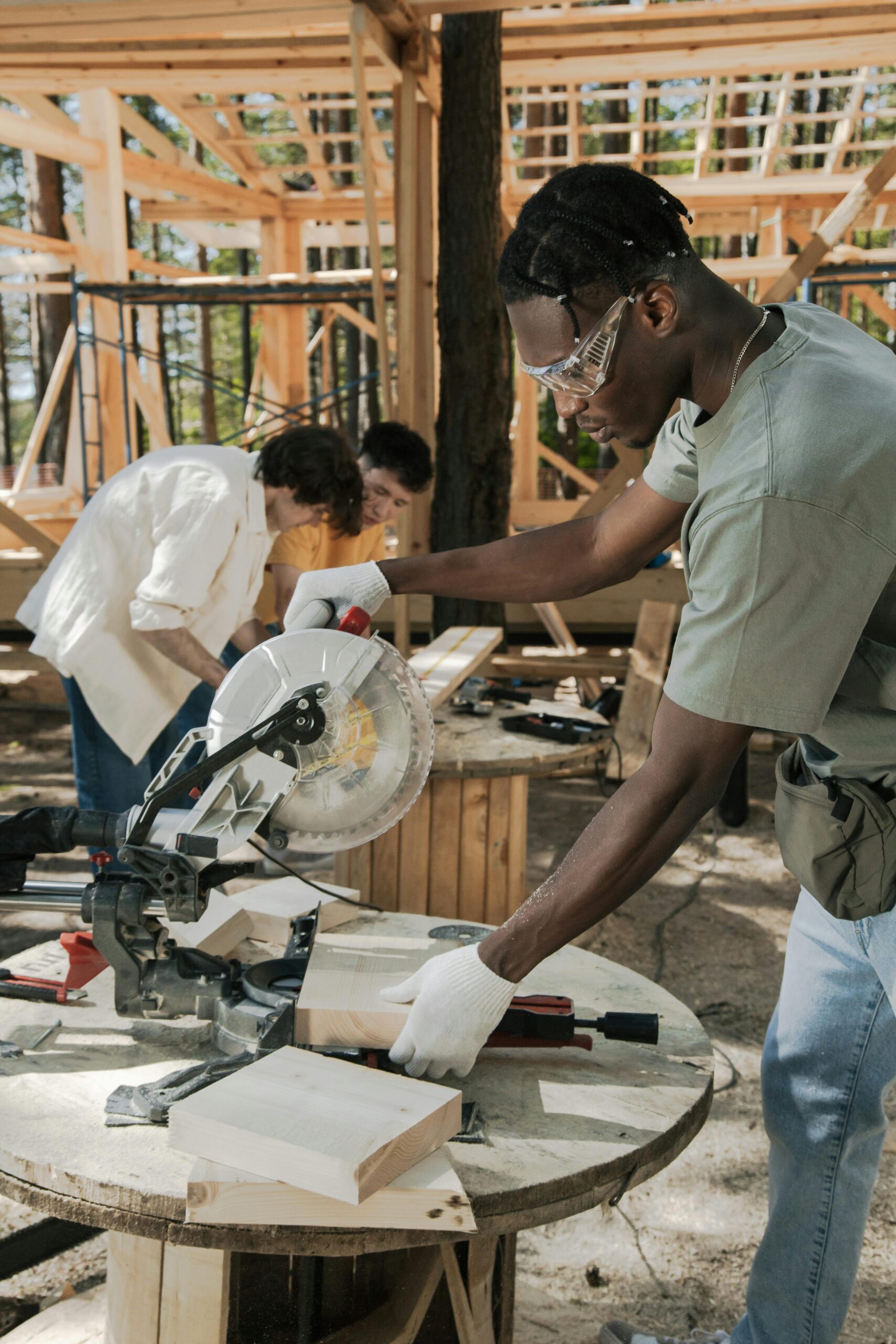 Students building careers with real skills at Oscar Institute